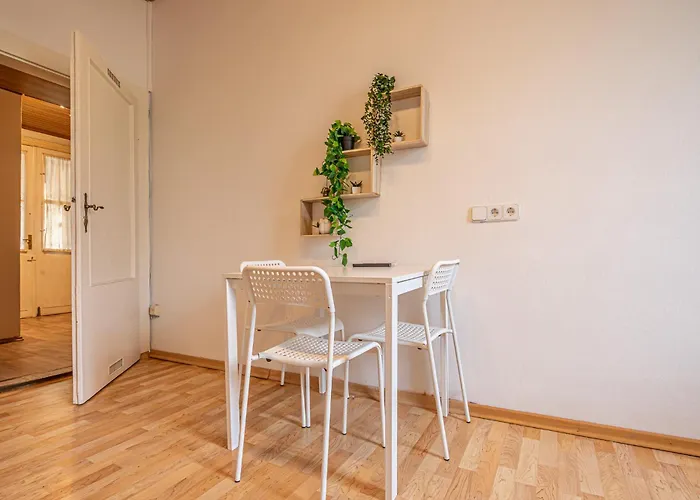 Cozy 1br & Living Near Wiener Stadthalle Відень